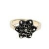 Anillo de plata en forma de con marquesita