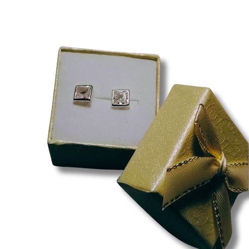 Arete broquel de plata biselado cuadrado con circonia blanca corte diamante