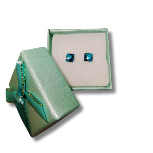 Arete broquel de plata con circonia cuadrada color azul