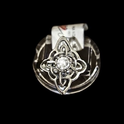 Anillo nudo de bruja en plata negra con circonia en el centro #6