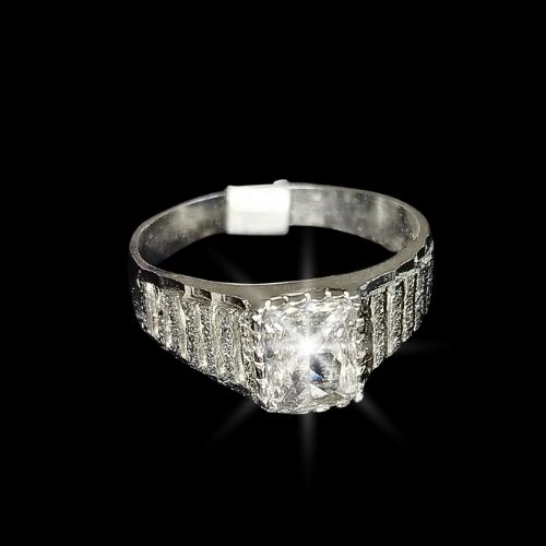 Anillo circonia cuadrada y acabado diamantado #10