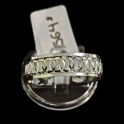 Anillo argolla con acabado de círculos
