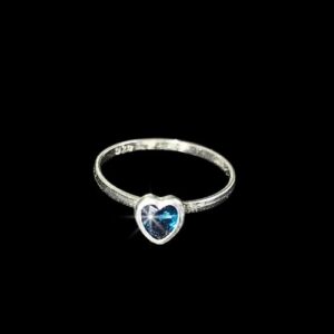 Anillo biselado corazón azul liso