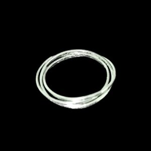 Anillo triple entrelazado liso