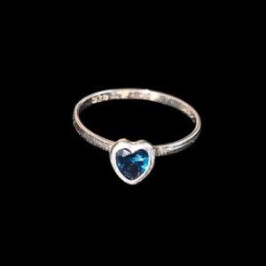 Anillo corazón biselado azul