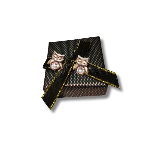 Broquel en forma de búho con circonia en el centro