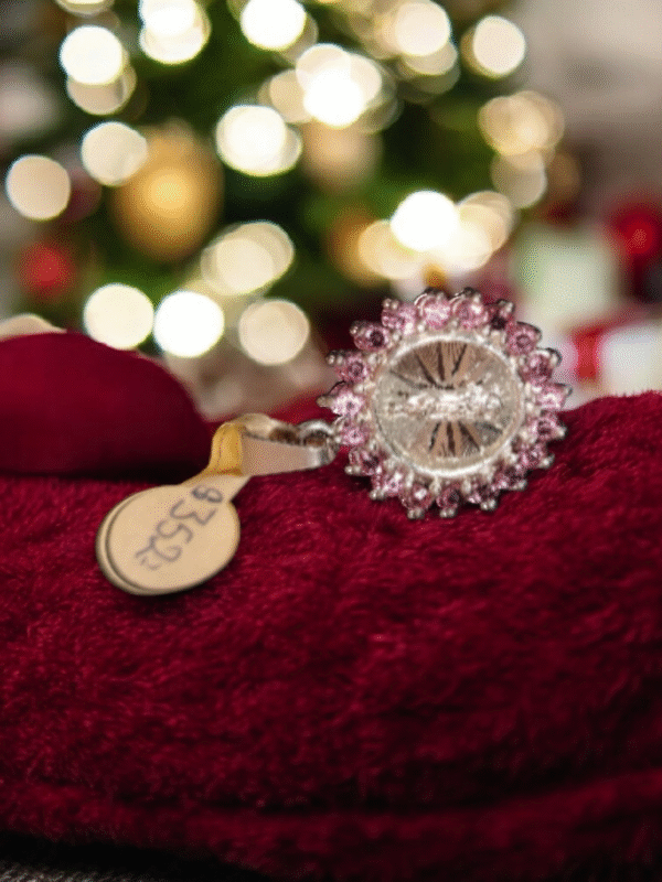 Dije de la virgencita con bordes de circonia rosa